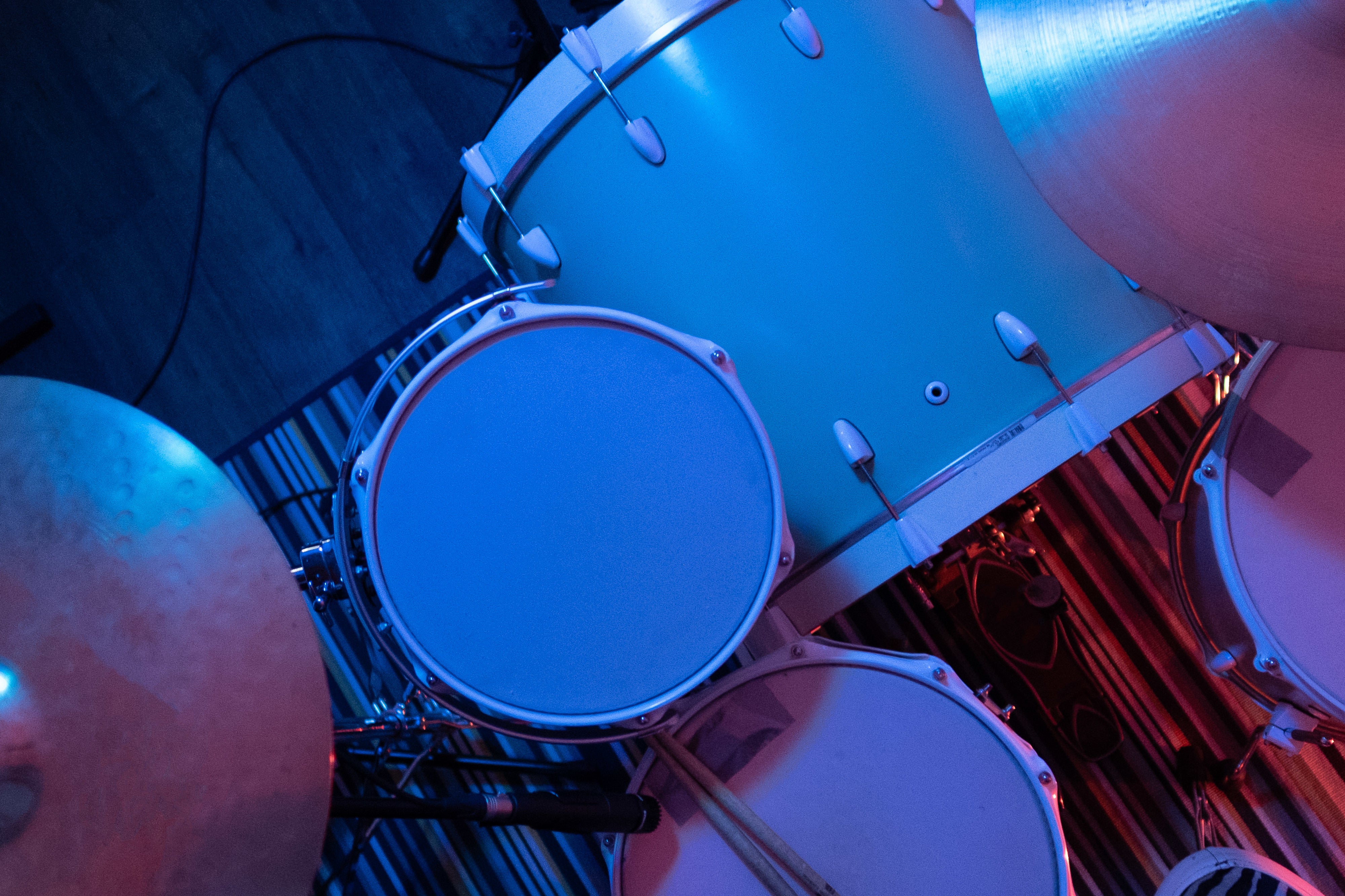 files/drum-set-on-stage.jpg